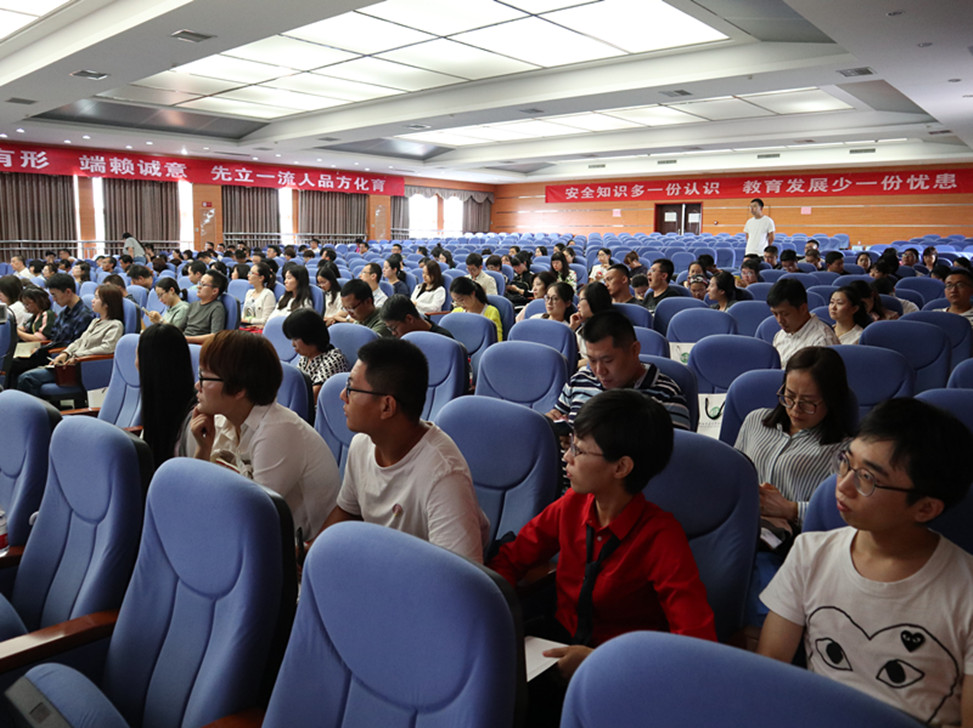 1566990835436929.jpeg 1.会议现场_副本.jpg