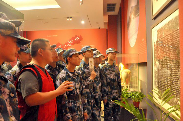 1569723303748803.png 卞润梓老师为航校学员们详细讲解2.png