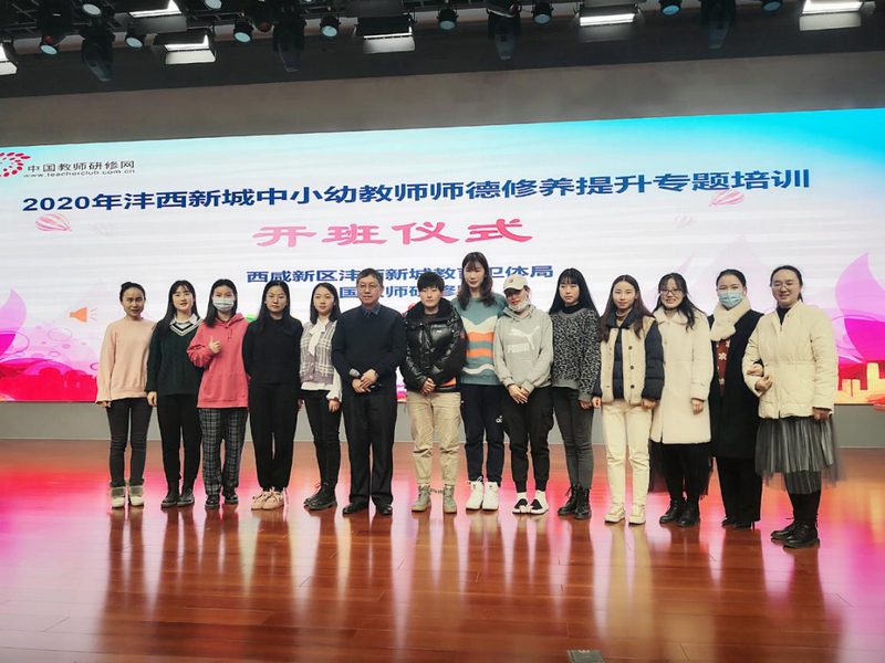 1607220425456773.png 集体合照.png