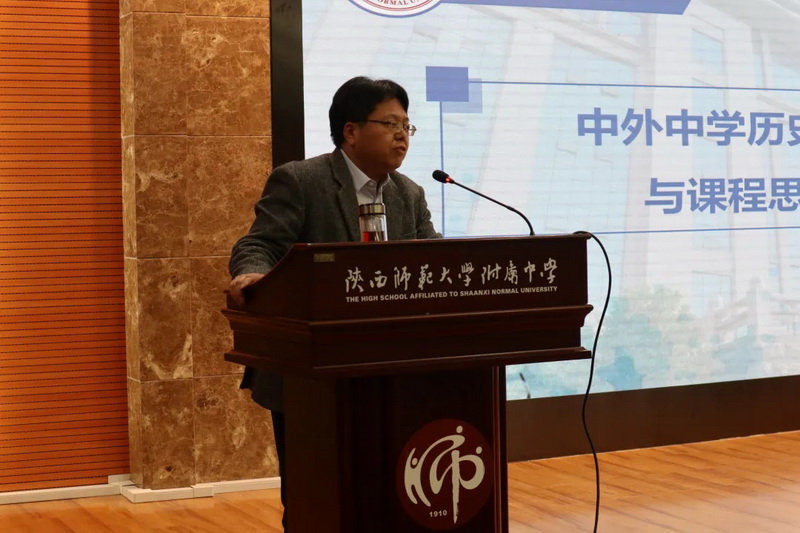 1619139070114623.jpeg 3 李秉忠教授作报告.jpg