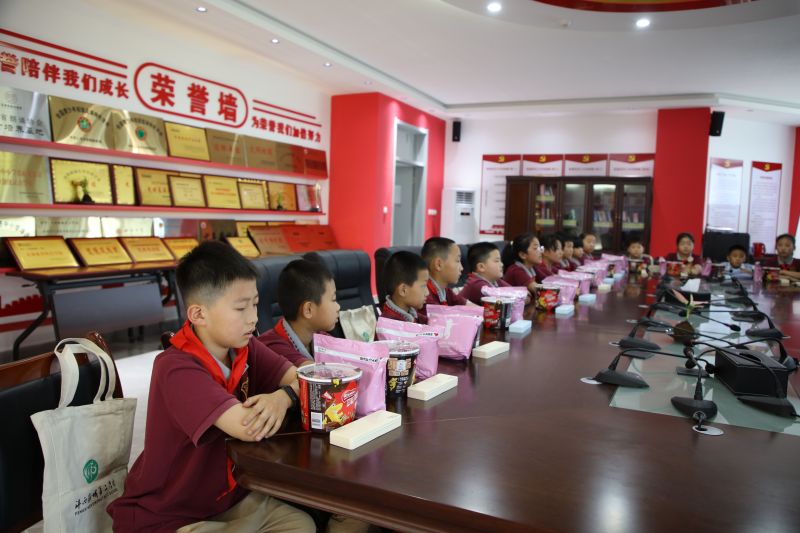 1654671895882864.jpeg 学生代表们.jpg