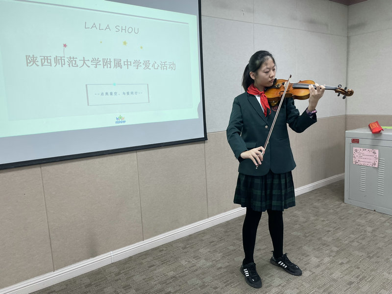 1677903309652225.jpeg 5少先队代表商静欣发言并带来小提琴表演 (1).JPG