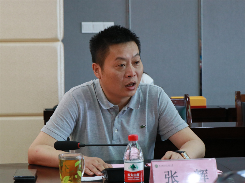 1688654861363602.jpeg 主持.JPG