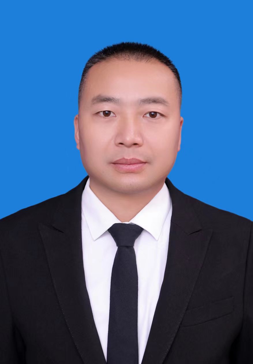 1712541422341681.jpeg 刘辉校长证件照.jpg