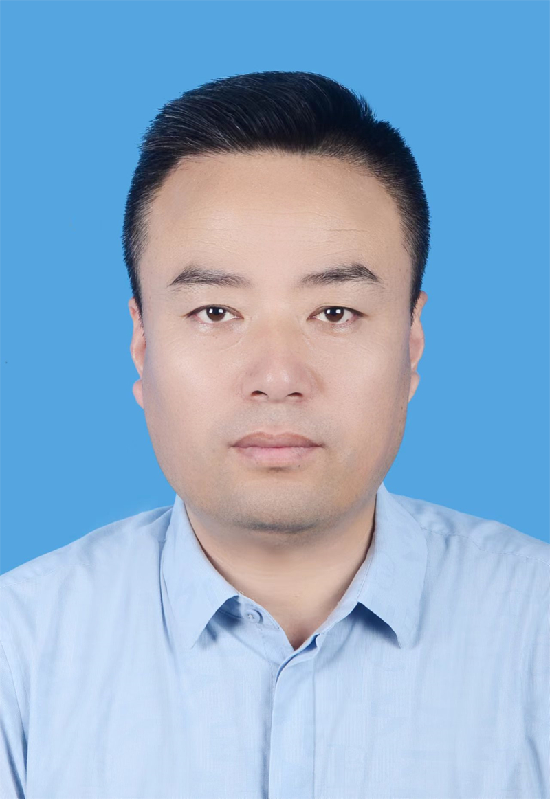 1712541553984242.jpeg 张轮库校长证件照.jpg