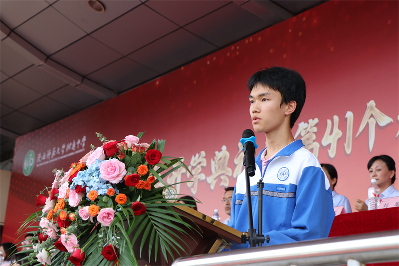 09 学生代表发言.JPG